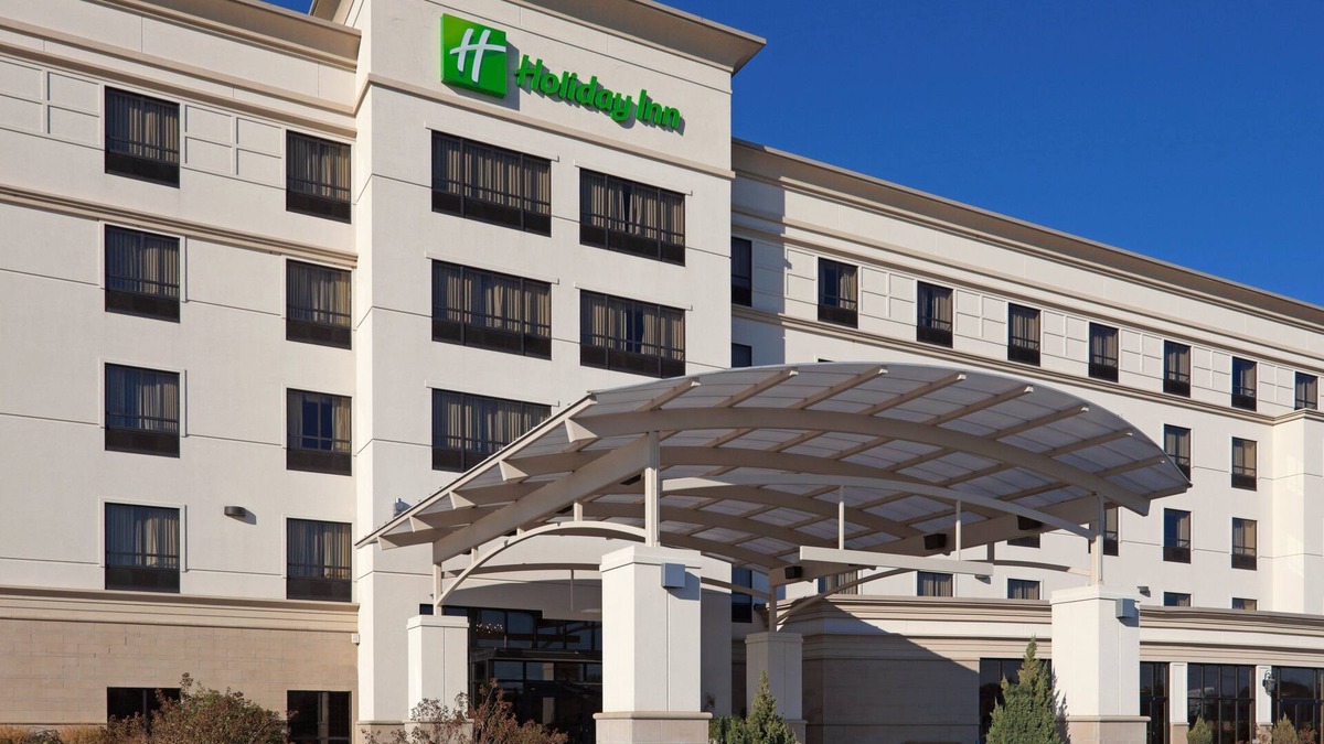 Carbondale Hotel | Holiday Inn Carbondale-Conference Center by IHG
