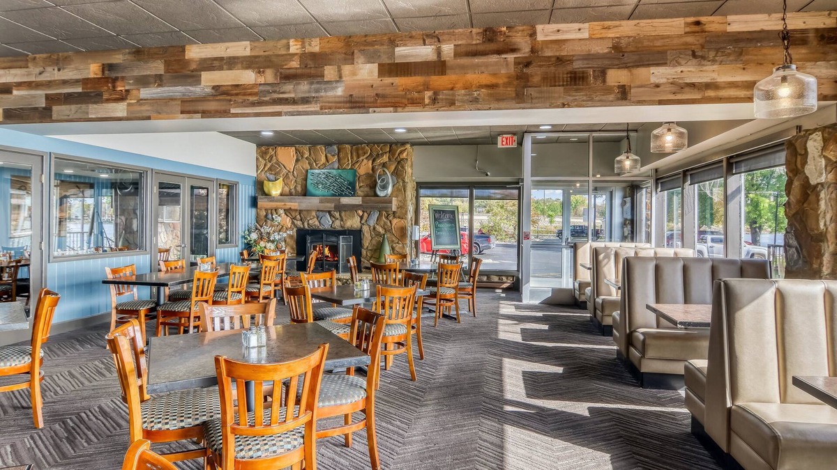 Detroit Lakes Hotel | Holiday Inn Detroit Lakes by IHG