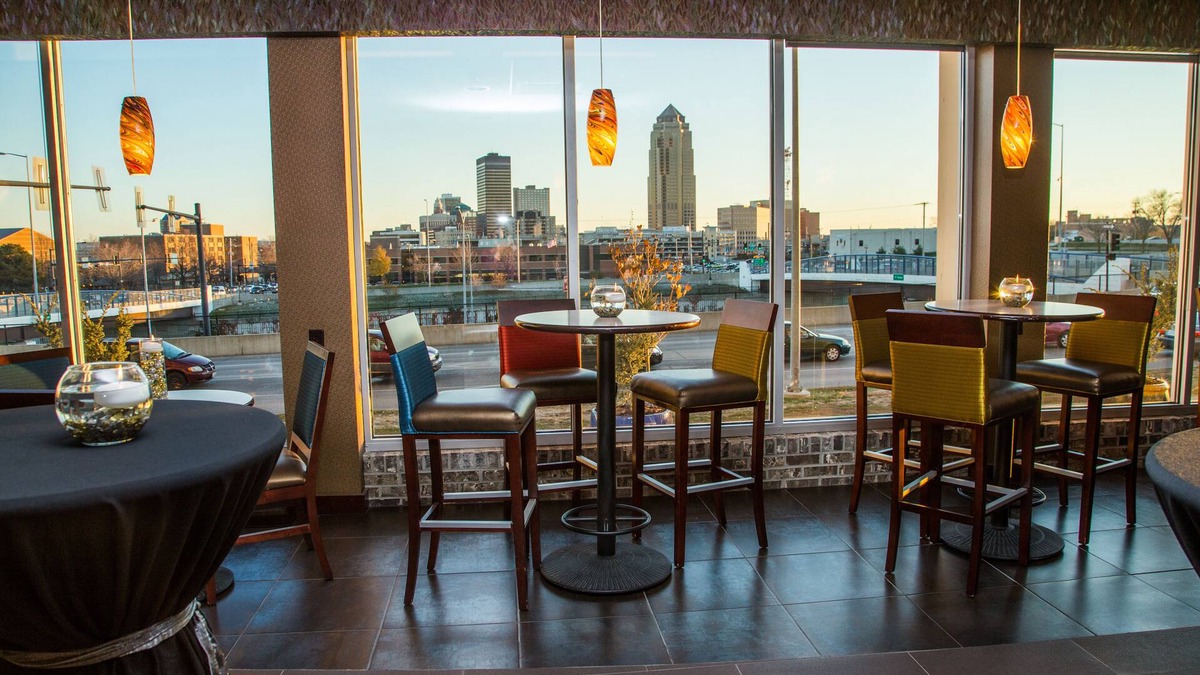 Downtown Des Moines Hotel | Holiday Inn Downtown - Mercy Area by IHG