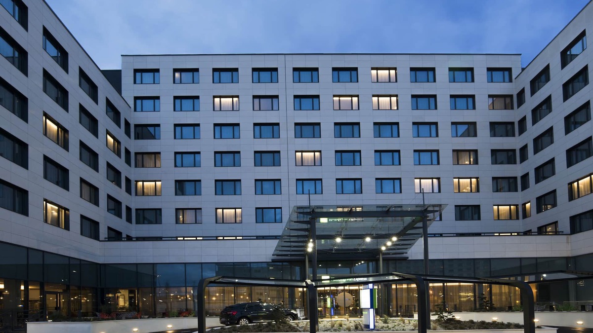 Roissy-en-France Hotel | Holiday Inn Express Paris - CDG Airport by IHG