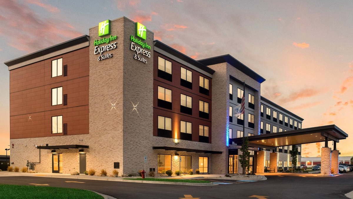 Sturtevant Hotel | Holiday Inn Express & Suites Racine by IHG