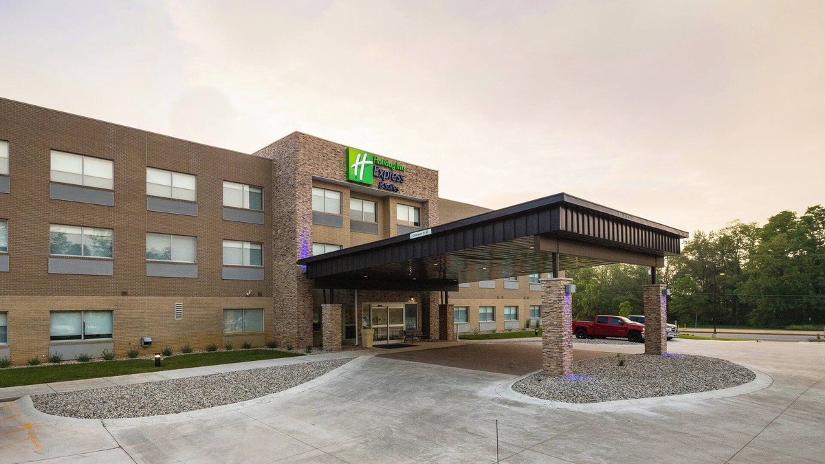 Portage Hotel | Holiday Inn Express and Suites Portage by IHG