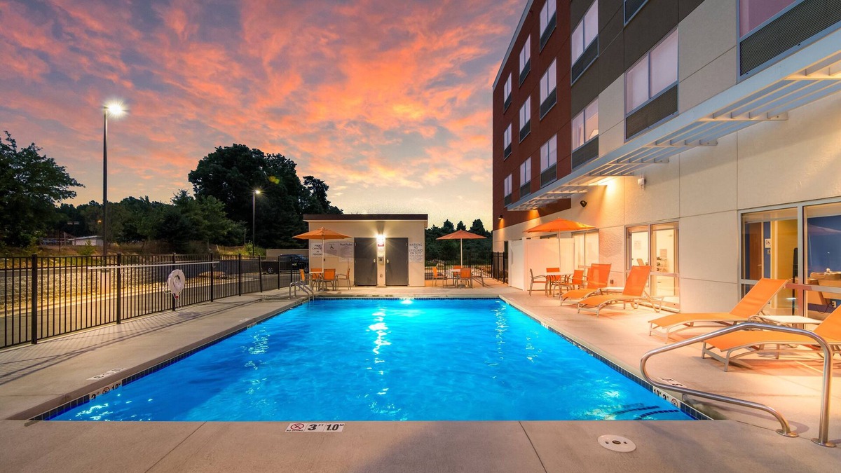Asheboro Hotel | Holiday Inn Express and Suites Asheboro by IHG