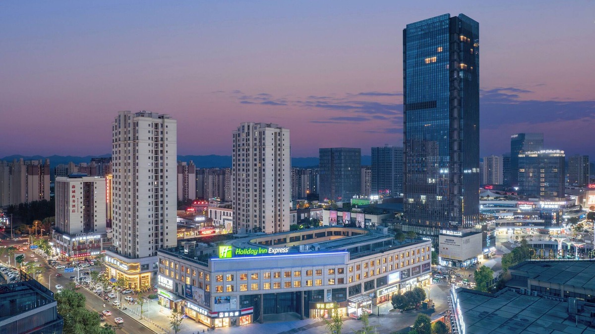 Tongliang District Hotel | Holiday Inn Express Chongqing Tongliang by IHG
