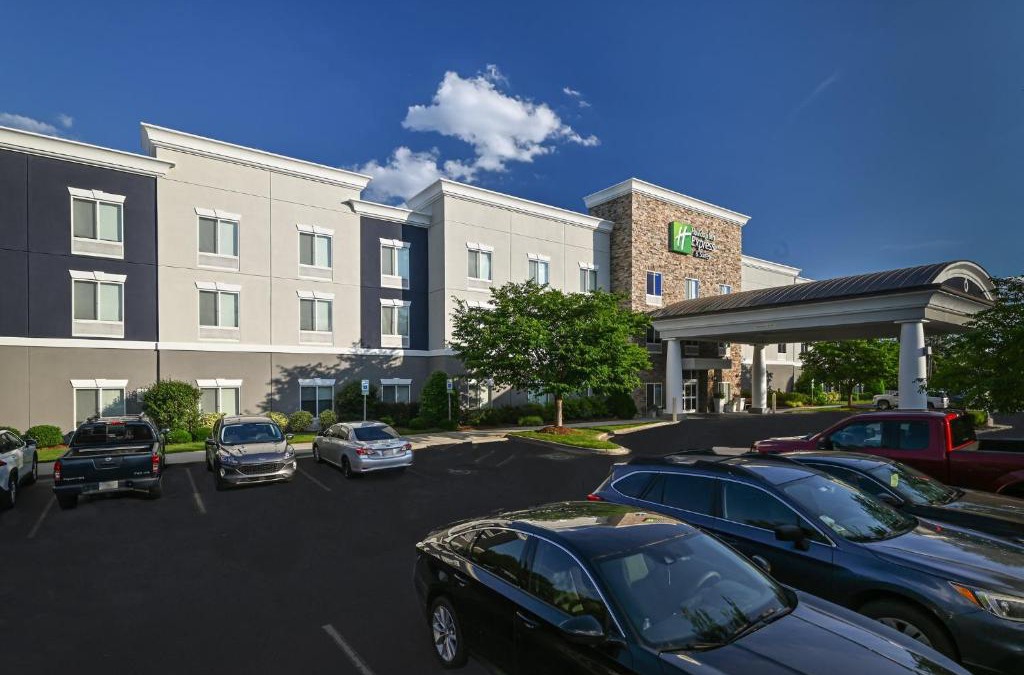 Matthews Hotel | Holiday Inn Express Charlotte Southeast - Matthews by IHG