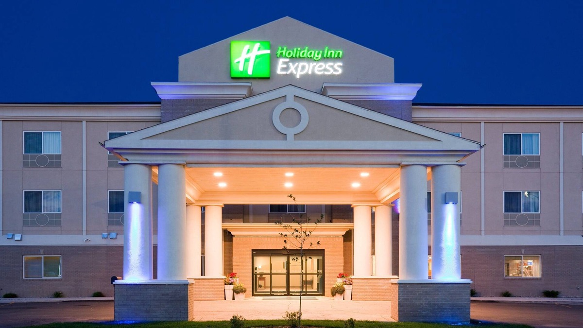 Devils Lake Hotel | Holiday Inn Express Devils Lake by IHG