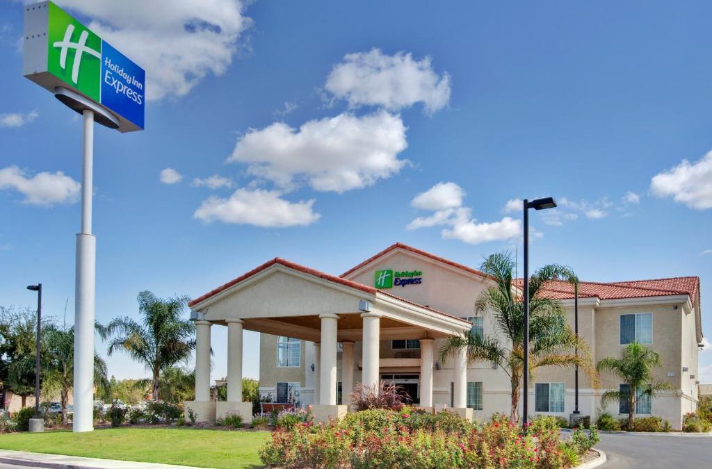 Delano Hotel | Holiday Inn Express Delano Highway 99 by IHG