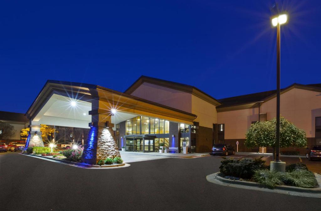 Warren Hotel | Holiday Inn Express Detroit-Warren/General Motors Technology Center by IHG
