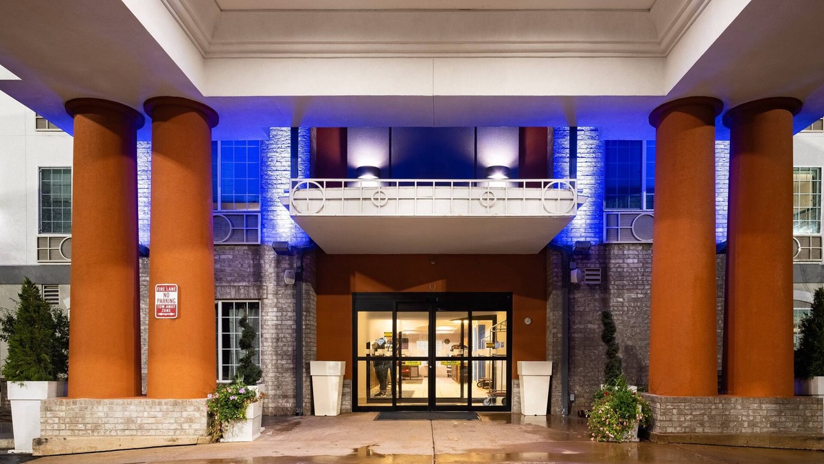 Evanston Hotel | Holiday Inn Express Evanston by IHG