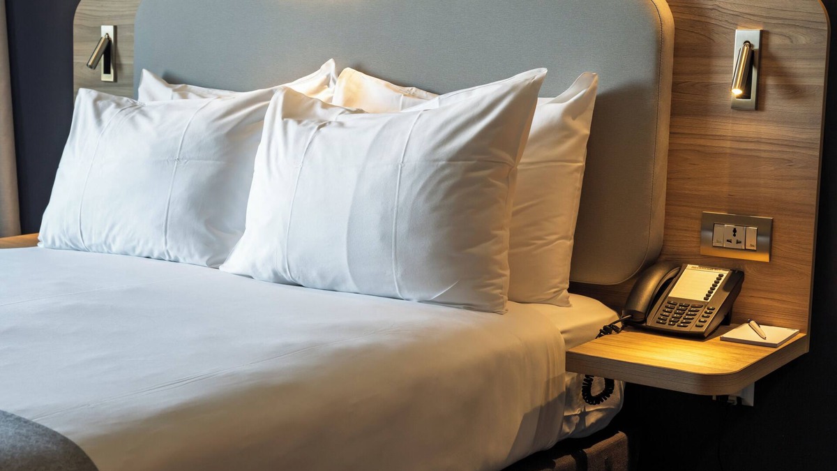 Cointrin Hotel | Holiday Inn Express Geneva Airport by IHG