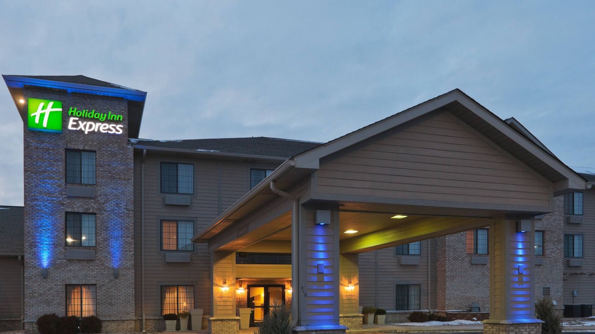 Greensburg Hotel | Holiday Inn Express Greensburg by IHG