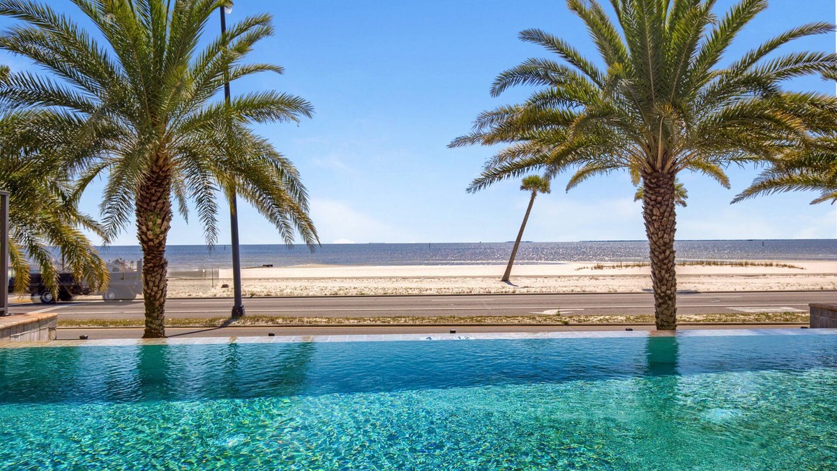 Gulfport Hotel | Holiday Inn Express Gulfport Beach by IHG