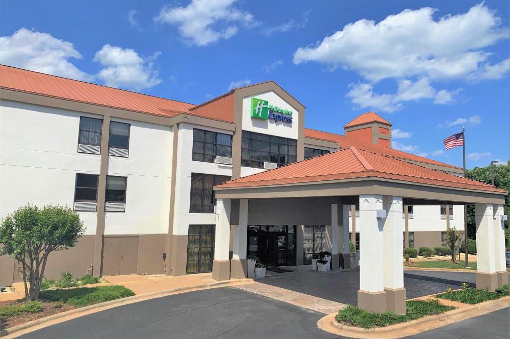 Hillsborough Hotel | Holiday Inn Express Hillsborough-Durham Area by IHG