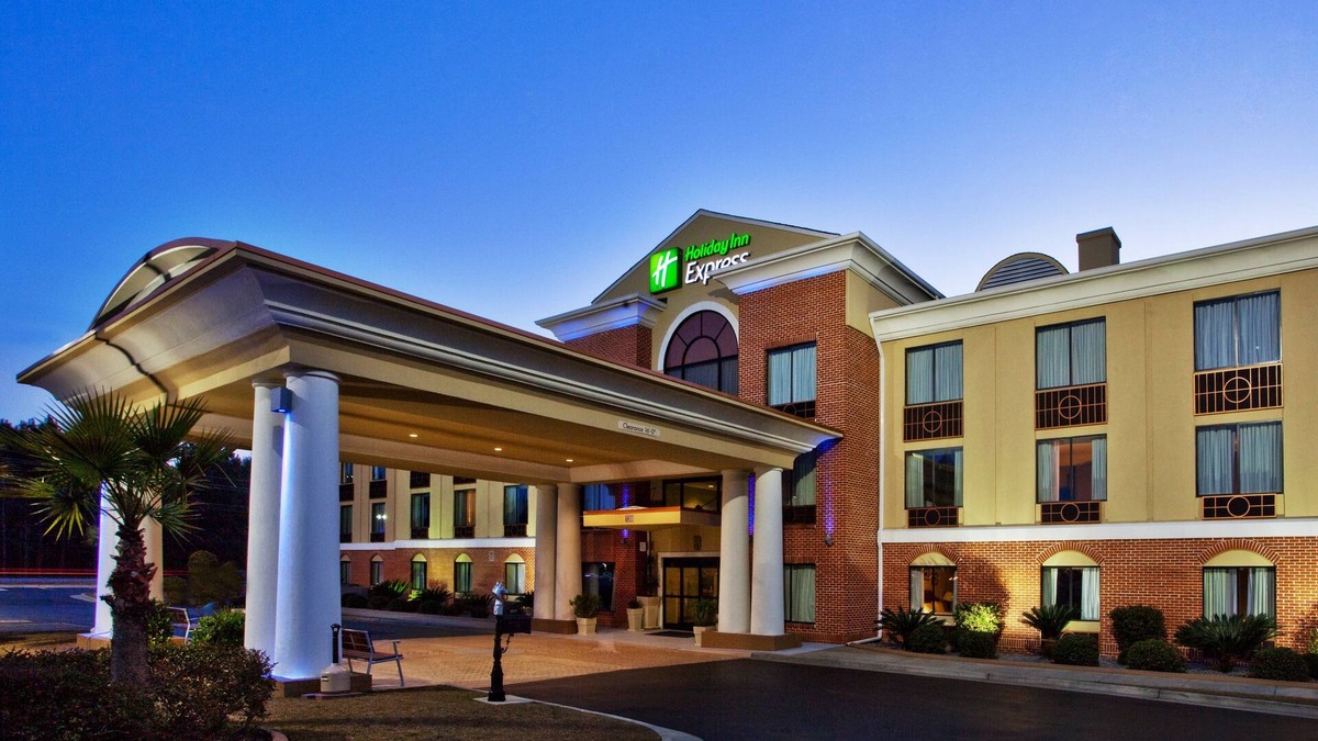 Flemington Hotel | Holiday Inn Express Hinesville by IHG