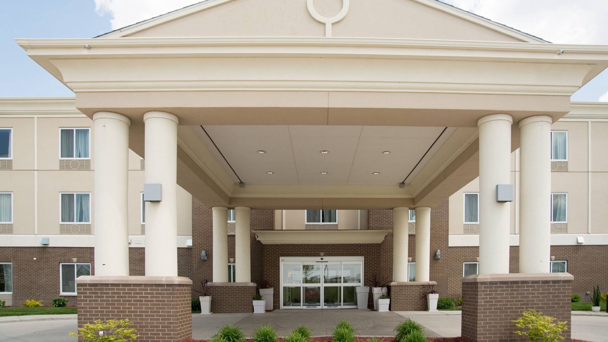 Albert Lea Hotel | Holiday Inn Express Hotel & Suites Albert Lea - I-35 by IHG