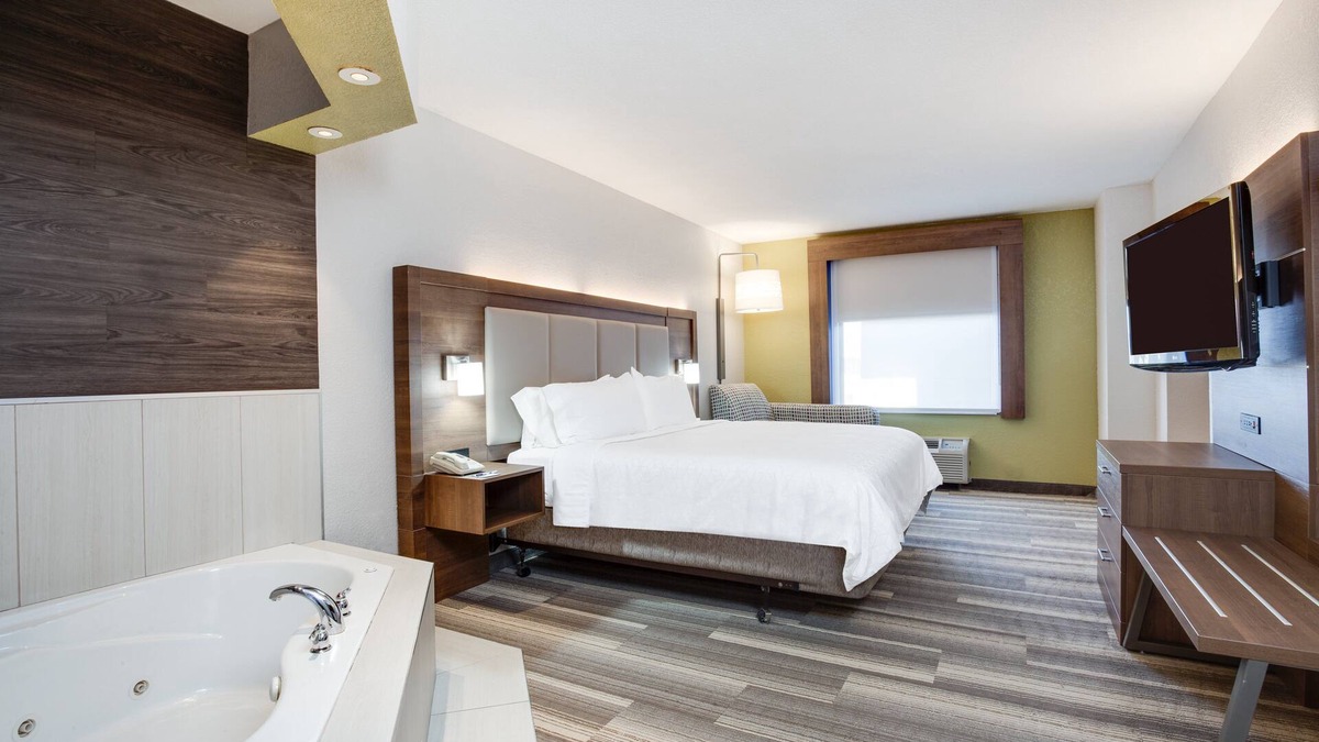 Clewiston Hotel | Holiday Inn Express Hotel & Suites Clewiston by IHG