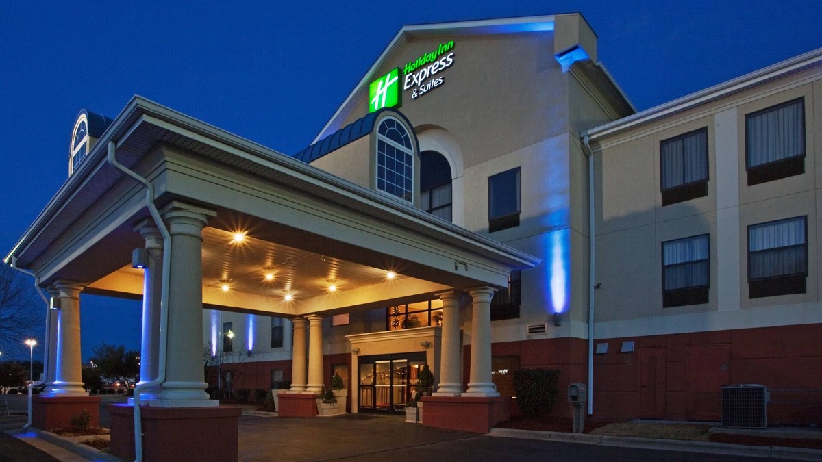 Laurinburg Hotel | Holiday Inn Express Hotel & Suites Laurinburg by IHG