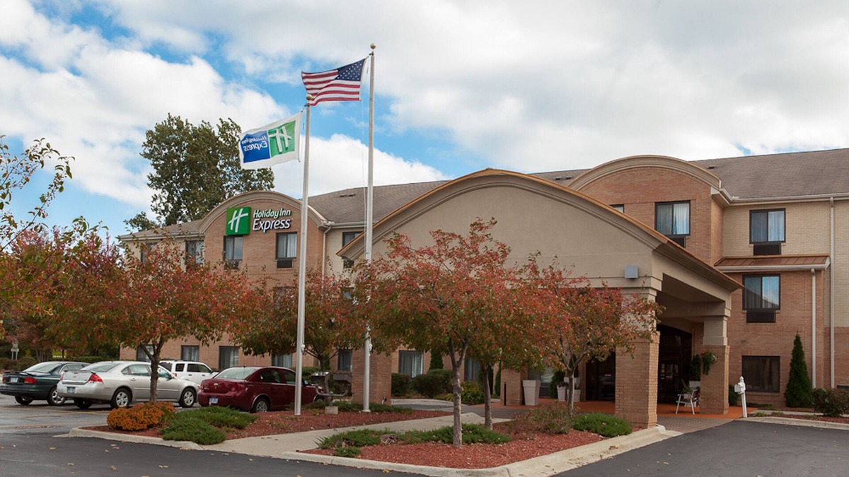 Canton Hotel | Holiday Inn Express Hotel & Suites Canton by IHG