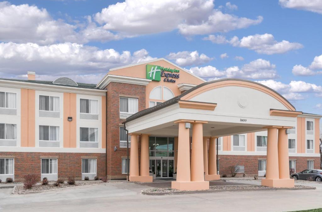 Ames Hotel | Holiday Inn Express Hotel & Suites Ames by IHG
