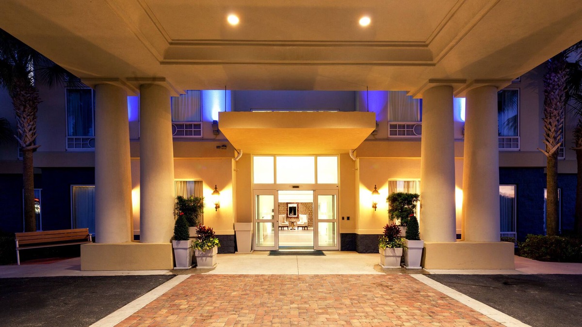 Arcadia Hotel | Holiday Inn Express Hotel and Suites Arcadia by IHG