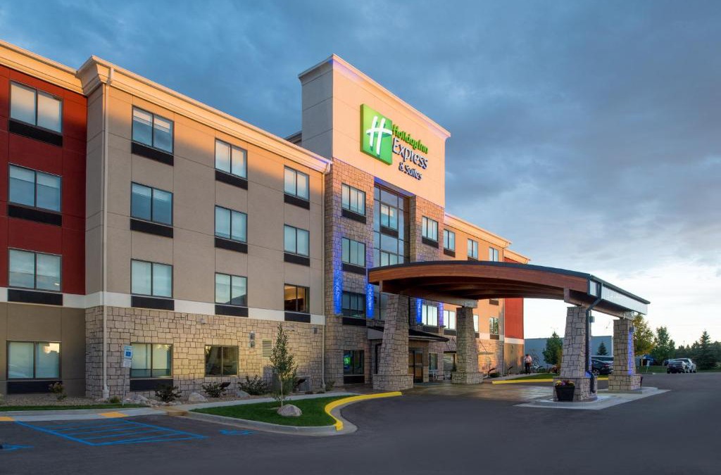 Bismarck Hotel | Holiday Inn Express Hotel & Suites Bismarck by IHG