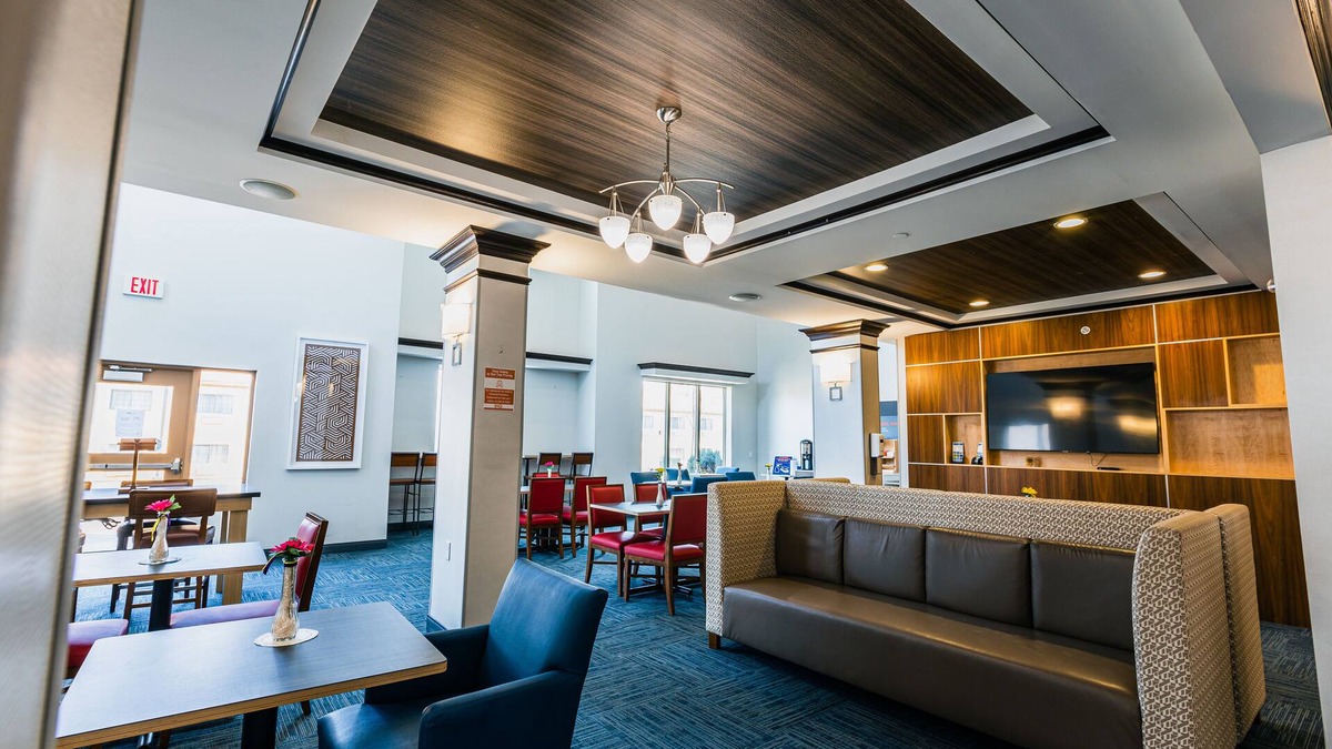 Hamburg Hotel | Holiday Inn Express Hotel & Suites Hamburg by IHG