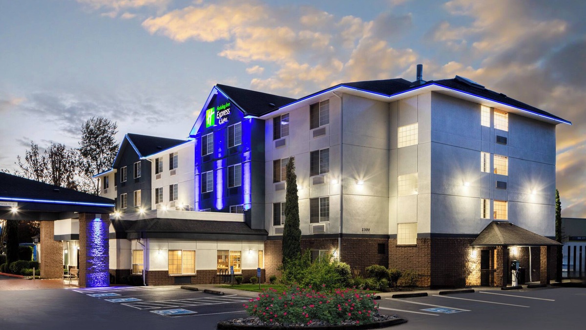 Hayden Island Hotel | Holiday Inn Express Hotel & Suites Portland-Jantzen Beach by IHG
