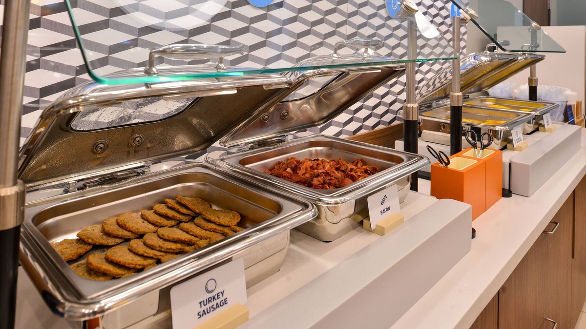 Suffolk Hotel | Holiday Inn Express Hotel & Suites Suffolk by IHG