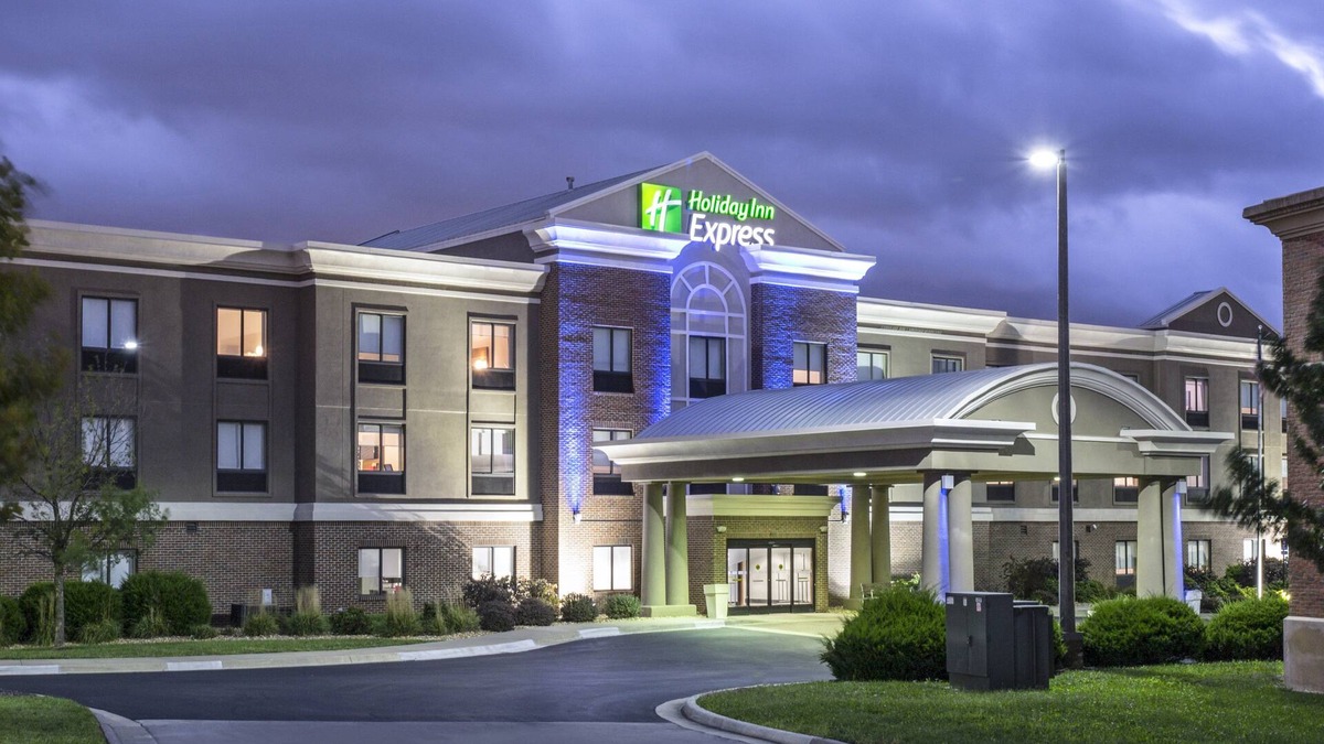 I-435 West KC-KS Hotel | Holiday Inn Express Kansas City - at the Legends by IHG