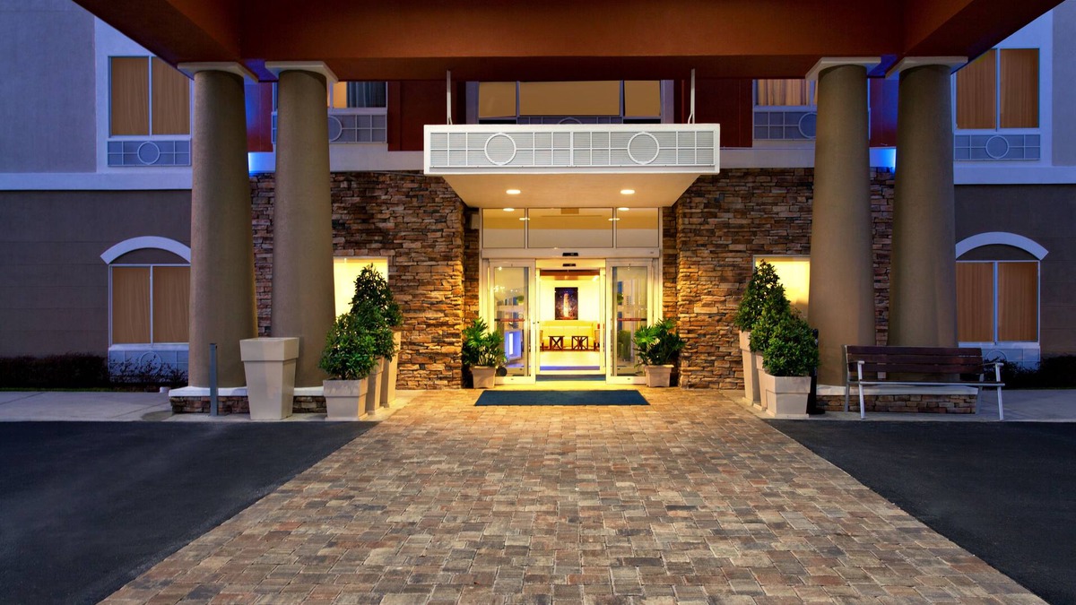 Lake Wales Hotel | Holiday Inn Express Lake Wales N-Winter Haven by IHG