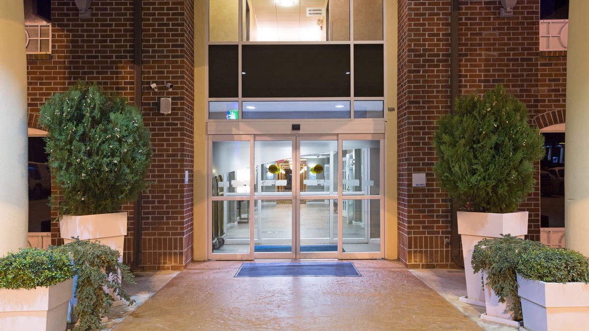 Minden Hotel | Holiday Inn Express Minden by IHG