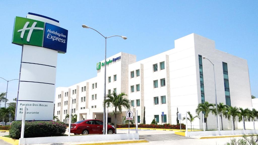 Paraiso Hotel | Holiday Inn Express Paraiso - Dos Bocas, an IHG Hotel