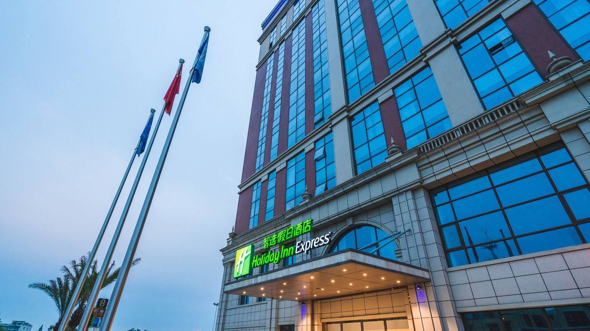 Chengdu Hotel | Holiday Inn Express Pengzhou Downtown by IHG
