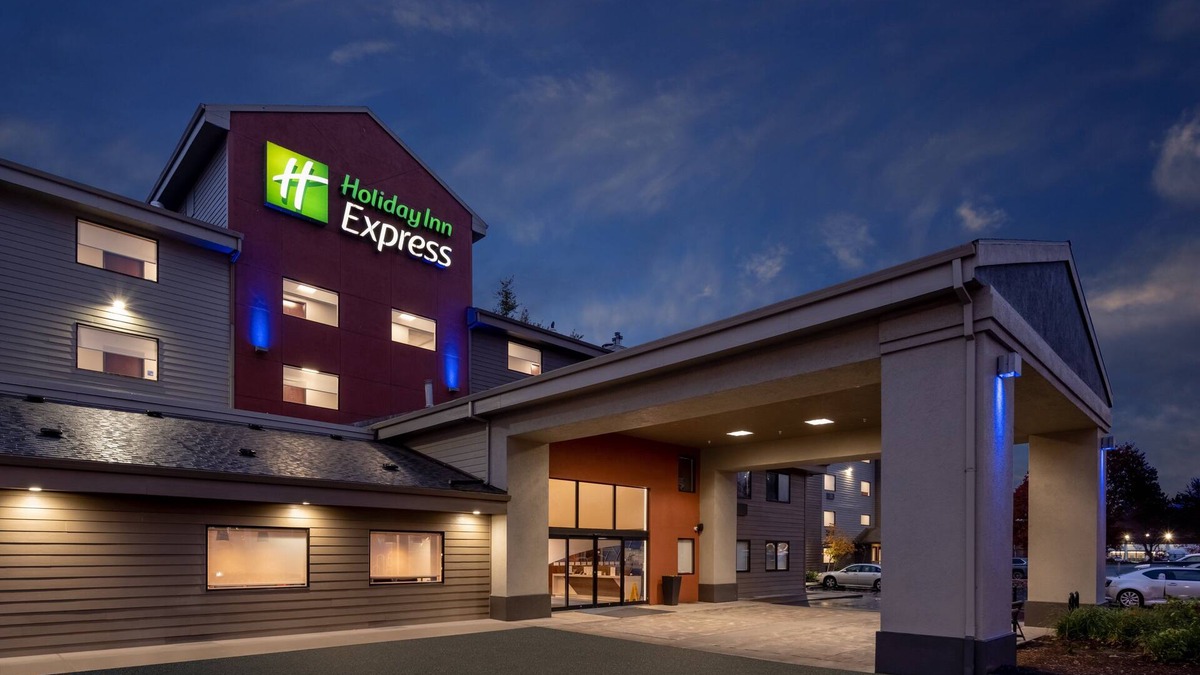 Gladstone Hotel | Holiday Inn Express Portland SE- Clackamas Area by IHG