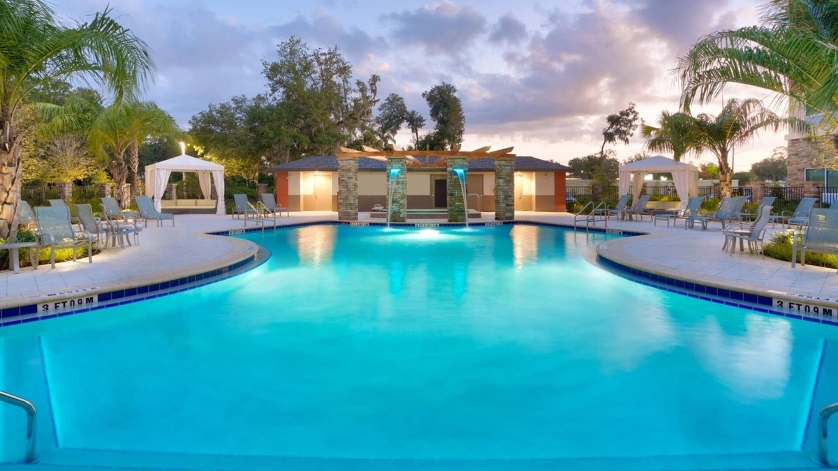 Gainesville Hotel | Holiday Inn Express & Suites Gainesville I-75 by IHG