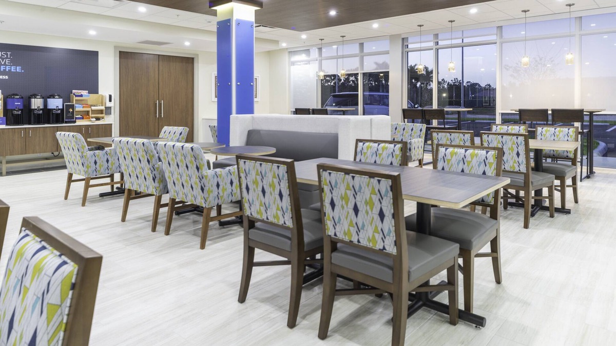 Biggar Hotel | Holiday Inn Express & Suites Fort Myers Airport by IHG