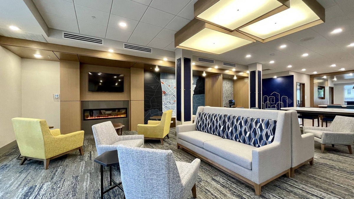 Fort Smith Hotel | Holiday Inn Express & Suites Ft. Smith Airport by IHG