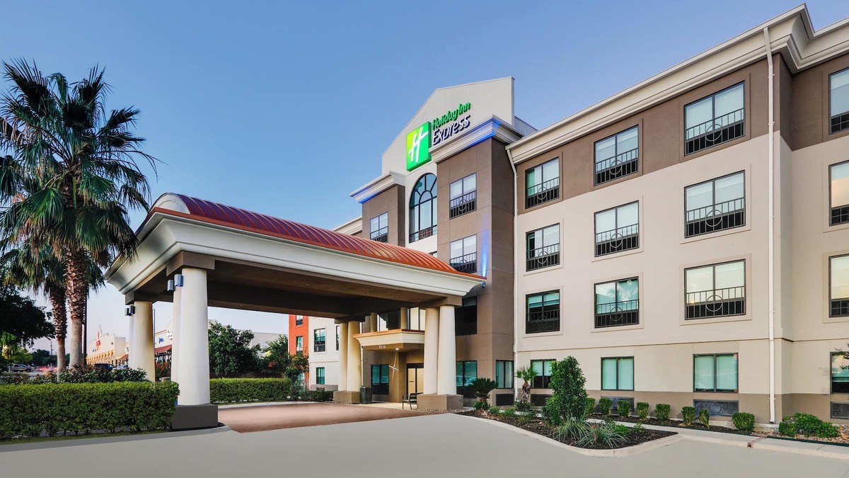 San Antonio Hotel | Holiday Inn Express & Suites San Antonio NW near SeaWorld by IHG