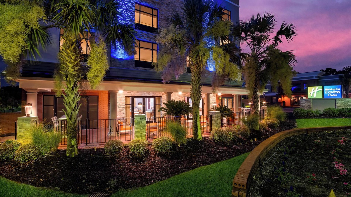 Lexington Hotel | Holiday Inn Express & Suites Lexington by IHG