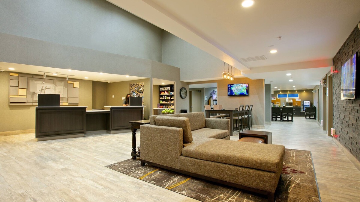 Paso Robles Hotel | Holiday Inn Express & Suites Paso Robles by IHG
