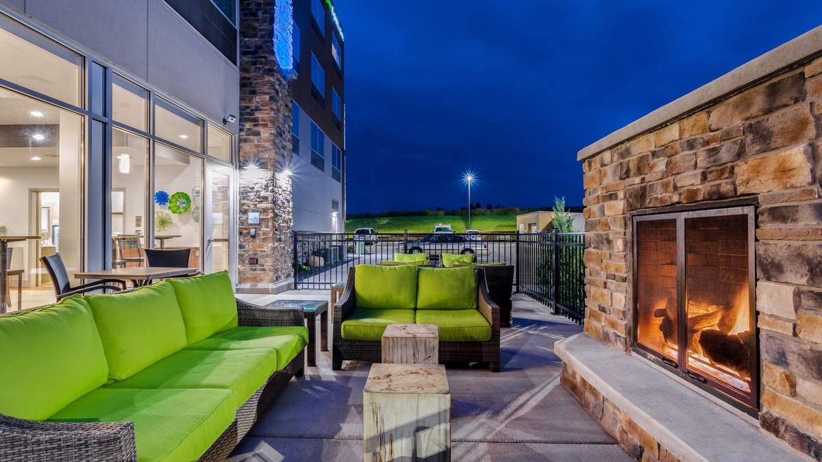 Rice Lake Hotel | Holiday Inn Express & Suites Rice Lake by IHG