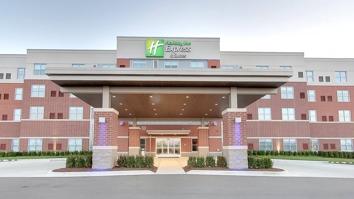 Plymouth Hotel | Holiday Inn Express & Suites Plymouth - Ann Arbor Area by IHG