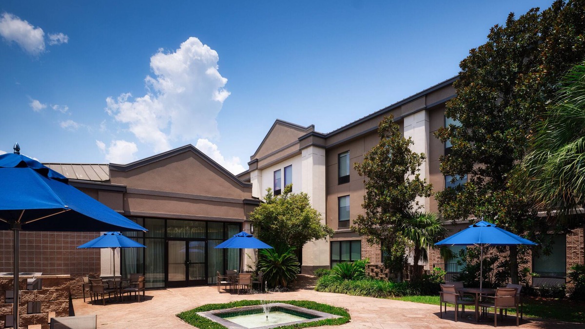 Kenner - Louis Armstrong International Airport Hotel | Holiday Inn Express & Suites New Orleans Airport South by IHG