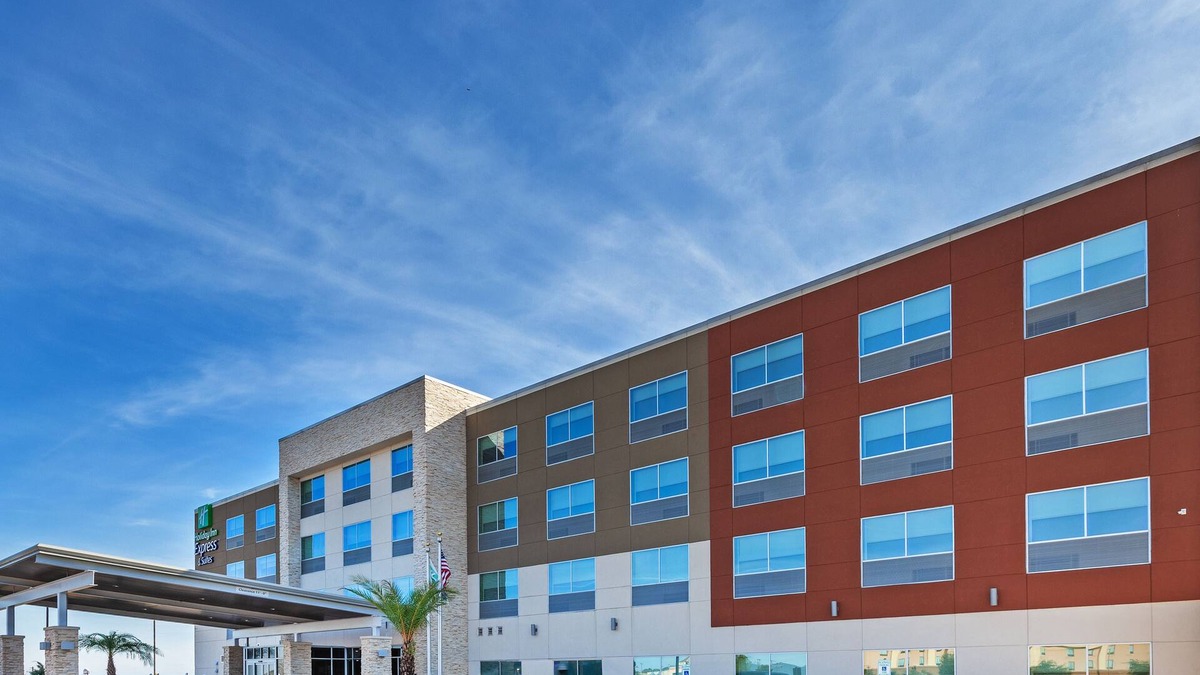 Brenham Hotel | Holiday Inn Express & Suites Brenham South by IHG