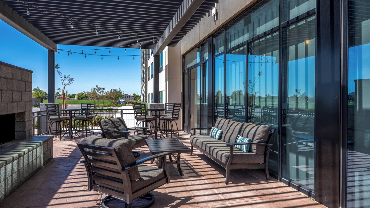 Gilbert Hotel | Holiday Inn Express & Suites Gilbert Mesa Gateway Airport by IHG