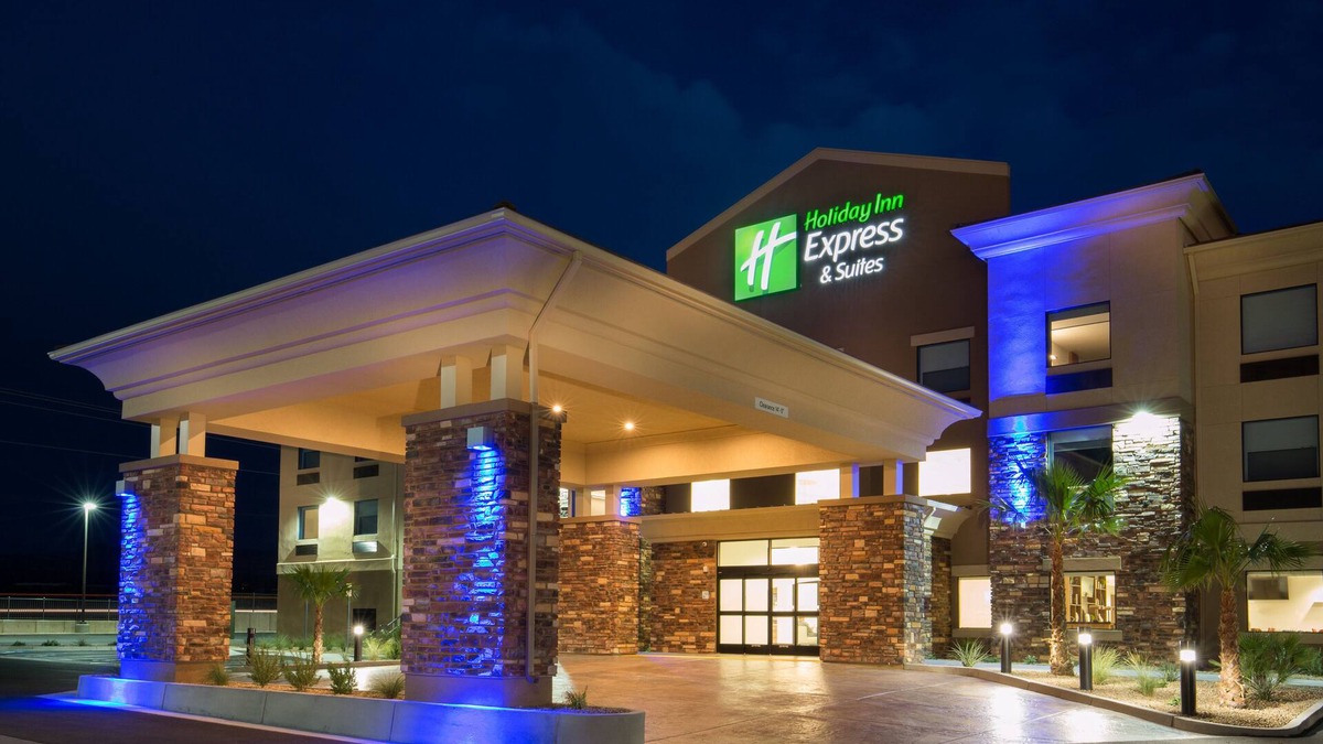 Pahrump Hotel | Holiday Inn Express & Suites Pahrump by IHG
