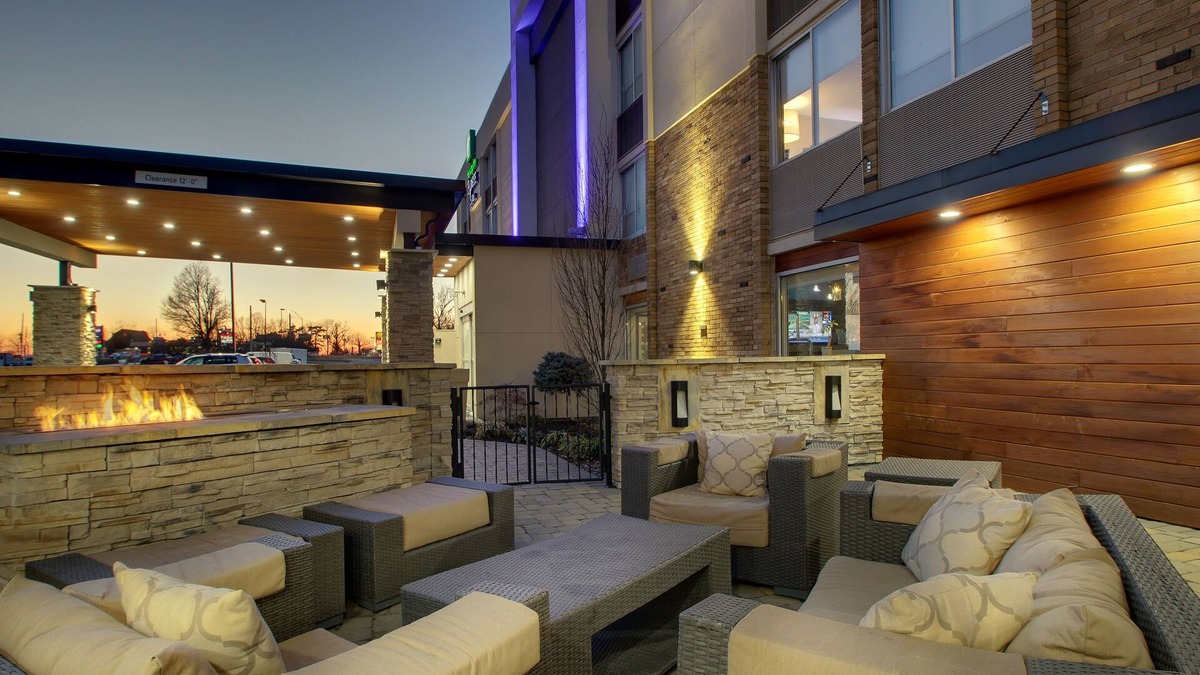 Wapakoneta Hotel | Holiday Inn Express & Suites Wapakoneta by IHG