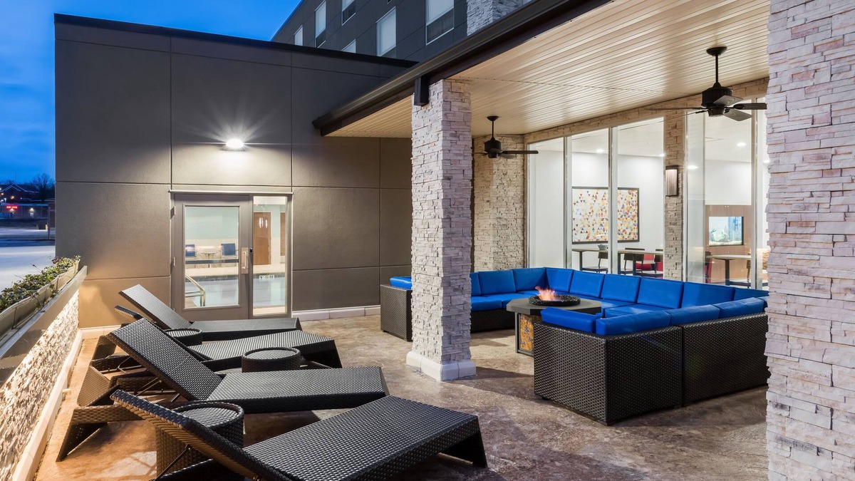 West Plains Hotel | Holiday Inn Express & Suites West Plains Southwest by IHG