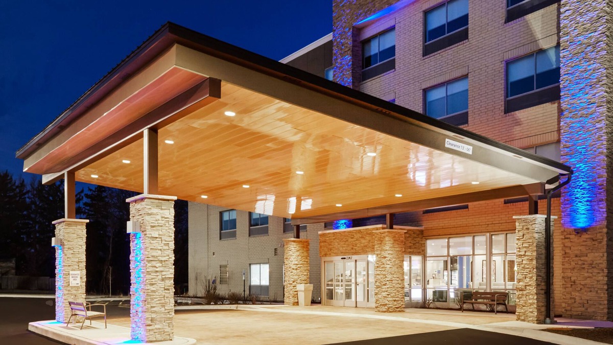 Niles Hotel | Holiday Inn Express & Suites Chicago North Shore - Niles by IHG
