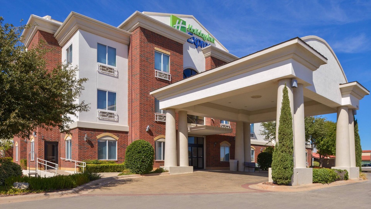 Abilene Hotel | Holiday Inn Express & Suites Abilene by IHG